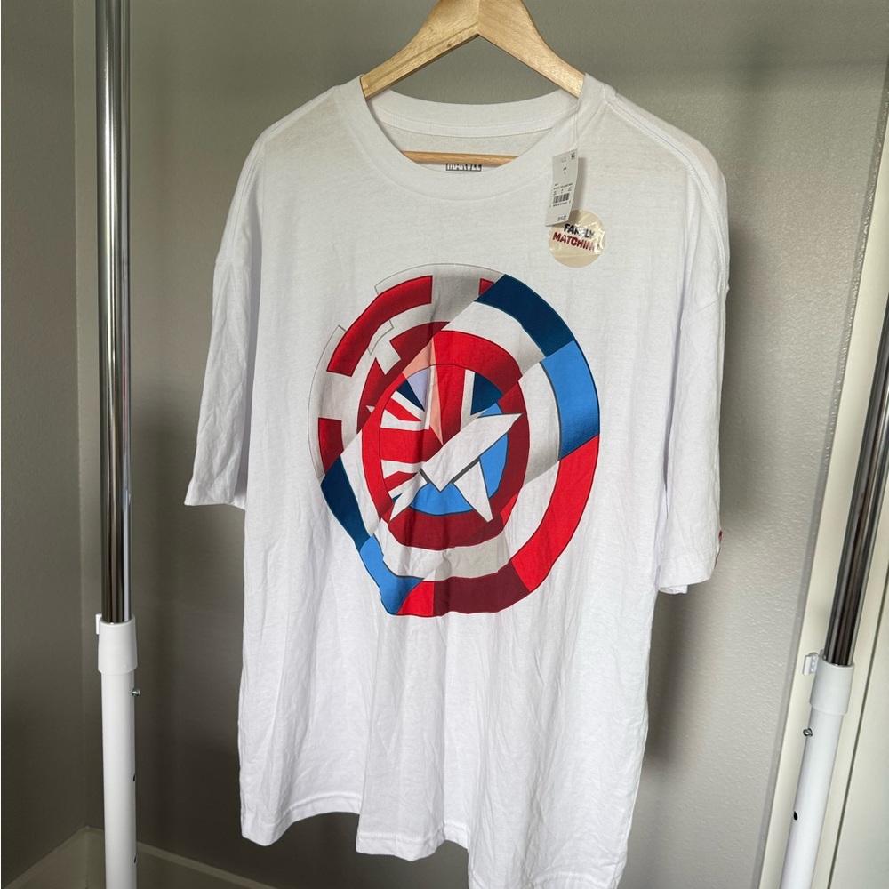 NEW Marvel Unisex Oversized Captain America Graphic Tee‎ Size Large - Picture 2 of 5